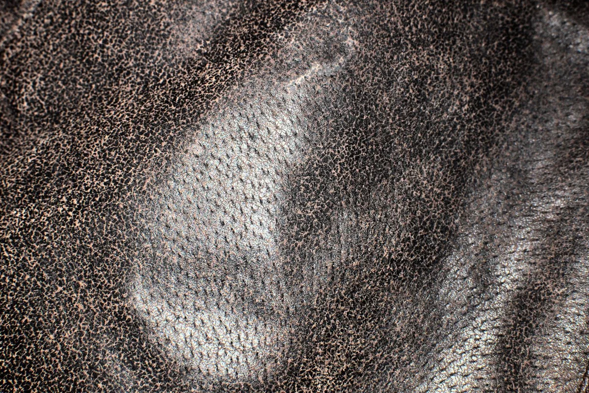 Diagram of a leather hide cross-section showing the grain and split layers